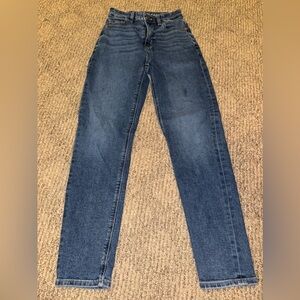 American Eagle Size 00Regular Stretch Mom Jean excellent Condtions - worn once